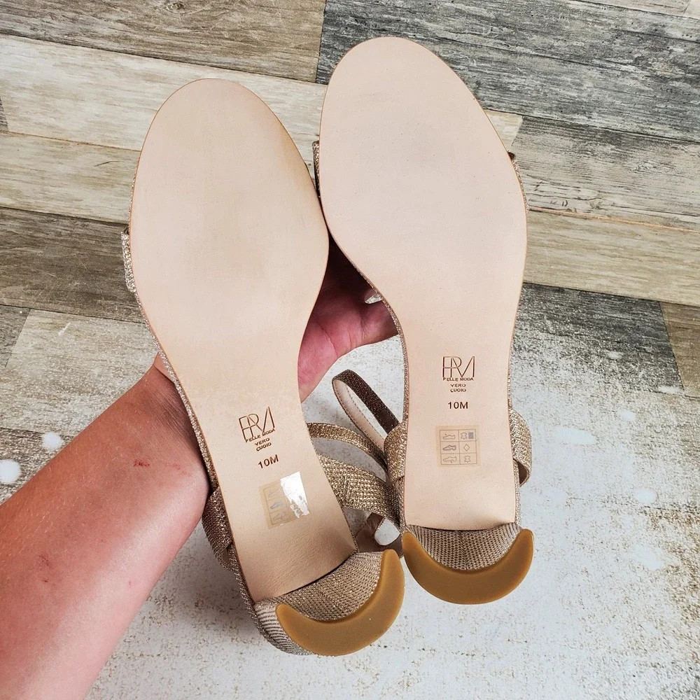 Pelle Moda Moira 2 Womens Sandal Sz 10 M Platinum Gold Metallic Block Heel